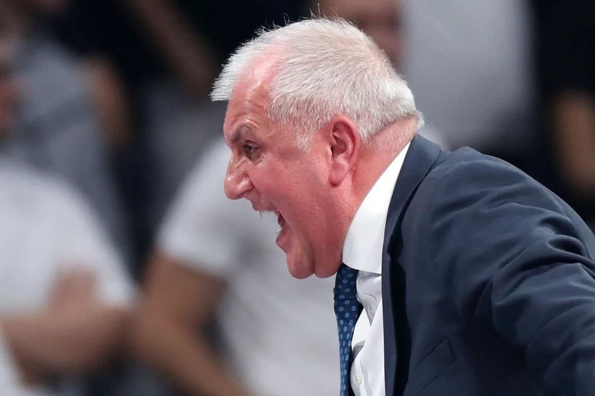 Μαινόμενος Ζ.Ομπράντοβιτς κατά των παικτών του: «Δεν σκέφτονται το παιχνίδι – Τους ενδιαφέρουν τα κινητά τους»