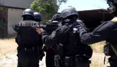 Εντοπίστηκαν επτά όπλα και πάνω από 100.000 ευρώ στα σπίτια των 4 συλληφθέντων για την δολοφονία του Γ.Λάλα