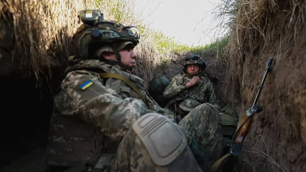 Κρανίου τόπος το Μίρνογκραντ: Οι Ουκρανοί κρύβονται σε διαλυμένες αποθήκες αλλά μάταια – Δείτε βίντεο