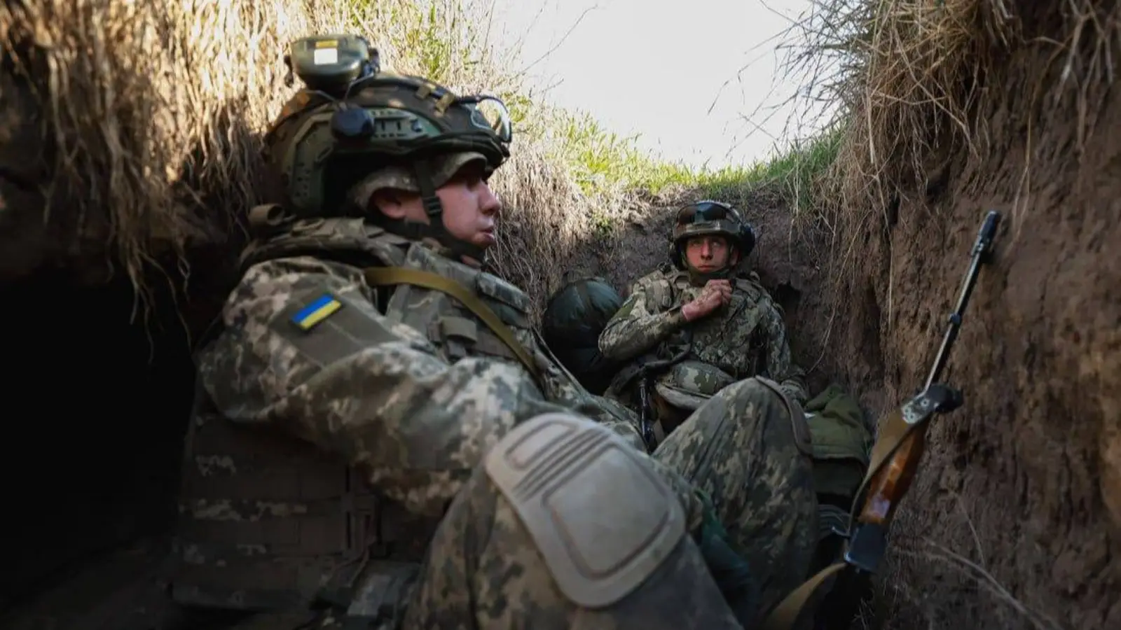 Κρανίου τόπος το Μίρνογκραντ: Οι Ουκρανοί κρύβονται σε διαλυμένες αποθήκες αλλά μάταια – Δείτε βίντεο