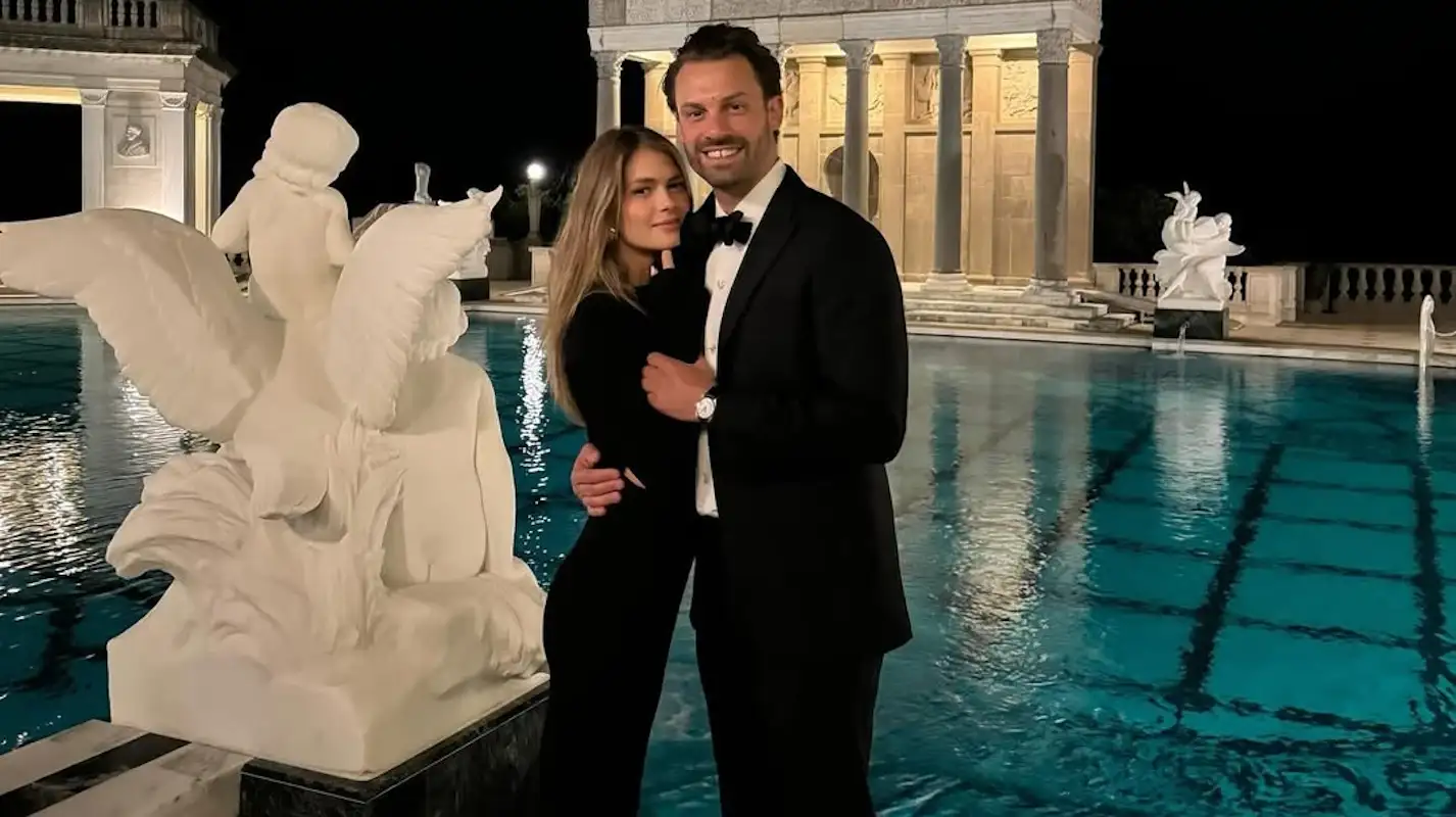 Η Αμαλία Κωστοπούλου ποζάρει με τη βέρα του γάμου της: «Ο Οκτώβριος μου γέμισε την καρδιά και όχι μόνο» (φωτο)