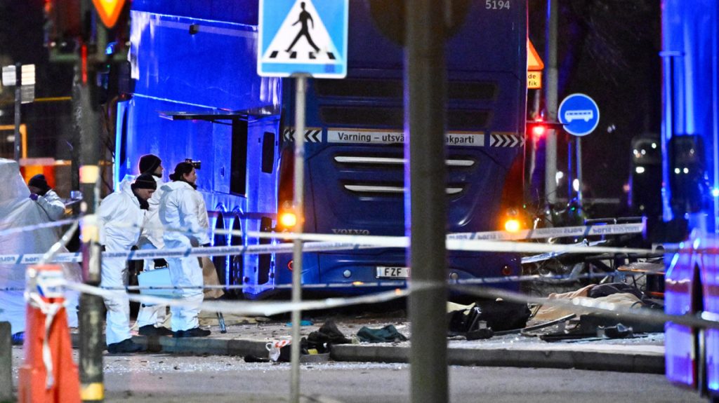 Σουηδία: Δολοφονία από πρόθεση βλέπει η αστυνομία για το δυστύχημα με τρεις νεκρούς στη Στοκχόλμη (βίντεο)
