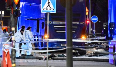 Σουηδία: Δολοφονία από πρόθεση βλέπει η αστυνομία για το δυστύχημα με τρεις νεκρούς στη Στοκχόλμη (βίντεο)