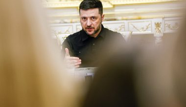 Οι διαδηλώσεις κατά Β.Ζελένσκι στην Αθήνα που απέκρυψαν τα φιλοκυβερνητικά ΜΜΕ