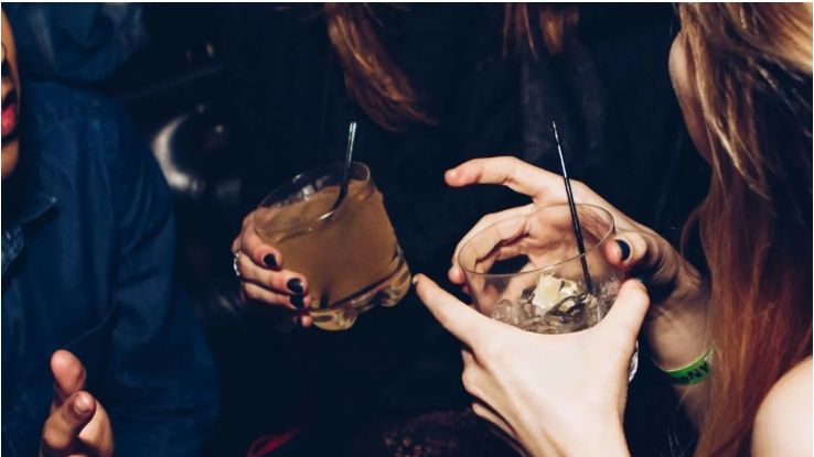 Πρέβεζα: Συνελήφθη ιδιοκτήτης καταστήματος που πούλησε αλκοόλ σε ανήλικη