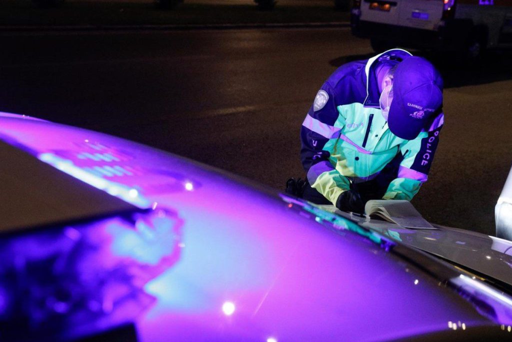 Τι ισχυρίζεται η  δημοσιογράφος που έβρισε και απείλησε αστυνομικούς μετά από έλεγχο αλκοτέστ στην Αττική Οδό