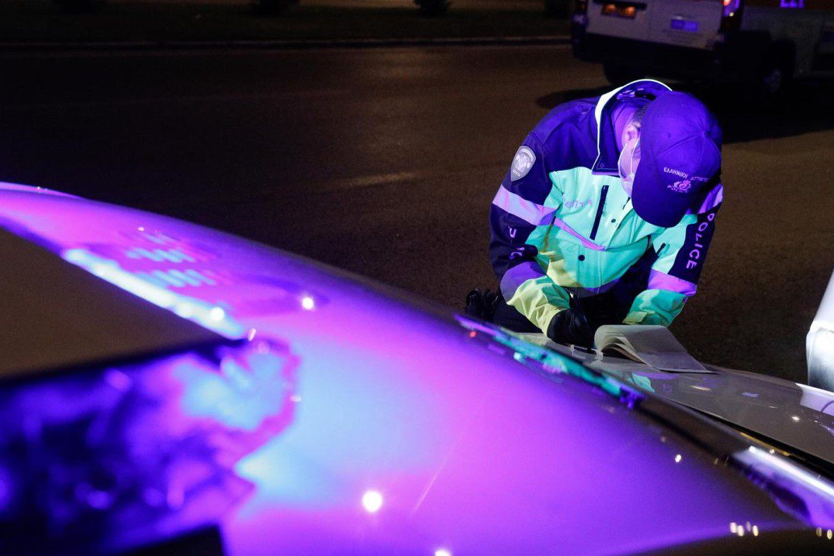 Τι ισχυρίζεται η δημοσιογράφος που έβρισε και απείλησε αστυνομικούς μετά από έλεγχο αλκοτέστ στην Αττική Οδό