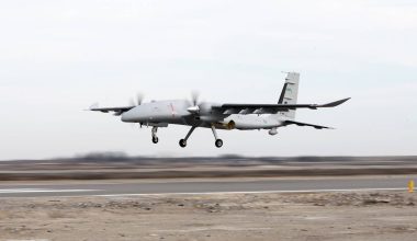 Οι Τούρκοι κάνουν επίδειξη δύναμης  με το UAV Akinci