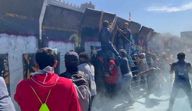 Μεξικό: Τουλάχιστον 100 αστυνομικοί και 20 διαδηλωτές τραυματίστηκαν κατά τη διάρκεια επεισοδίων (βίντεο)