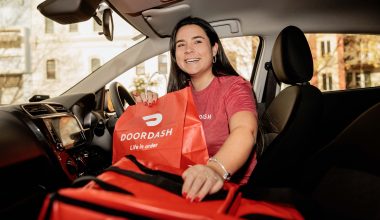 Υπάλληλος εταιρείας  παράδοσης φαγητού κατηγόρησε πελάτη για παρενόχληση – Συνελήφθη για παράνομη βιντεσκόπηση