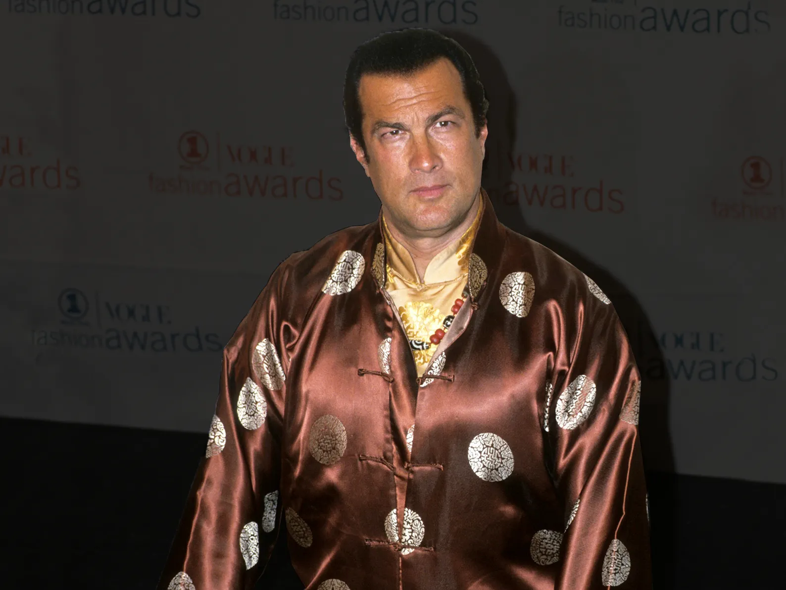 Ο ηθοποιός Σ.Σιγκάλ δίνει μια απάντηση σε Μητσοτάκη-Ζελένσκι για τις «απαγωγές παιδιών από τους Ρώσους» (βίντεο)