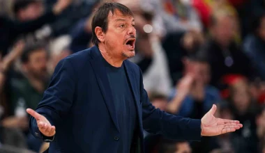 Έξαλλος ο Ε.Αταμάν με τους παίκτες του για τον αγώνα με τον Άρη: «Κανείς τους δεν νοιάζεται – Μόνο περπατούν» (vid)