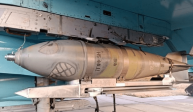 Ουκρανική υπηρεσία πληροφοριών: «Η Ρωσία όχι μόνο κατασκευάζει βόμβες κατά χιλιάδες αλλά έχουν εμβέλεια 400χλμ.»