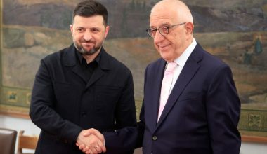 Ολοκληρώθηκε η συνάντηση του Β.Ζελένσκι με τον πρόεδρο της Βουλής Ν.Κακλαμάνη