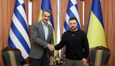 Στην Αθήνα ο Β.Ζελένσκι στέλνοντας μήνυμα ότι οι «σύμμαχοι πρέπει να δώσουν α/α συστήματα εναντίον της Ρωσίας»