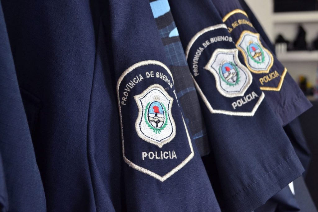 Βίντεο: Η στιγμή που κλέβουν κινητό από γυναίκα στο Μπουένος Άιρες και εκείνη ρίχνει το δράστη από τη μηχανή!