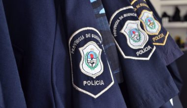 Βίντεο: Η στιγμή που κλέβουν κινητό από γυναίκα στο Μπουένος Άιρες και εκείνη ρίχνει το δράστη από τη μηχανή!