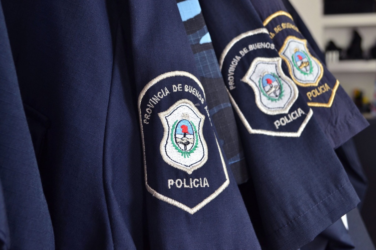 Βίντεο: Η στιγμή που κλέβουν κινητό από γυναίκα στο Μπουένος Άιρες και εκείνη ρίχνει το δράστη από τη μηχανή!