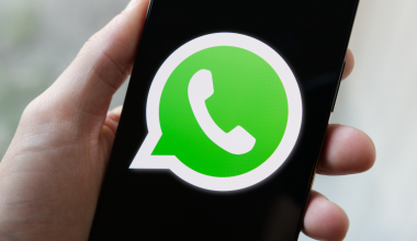 Whatsapp: Πώς κερδίζει χρήματα η εφαρμογή – Οι κατηγορίες για πώληση προσωπικών δεδομένων