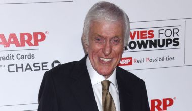 Ντικ Βαν Ντάικ: Λίγο πριν κλείσει τα 100 ο ηθοποιός μοιράζεται τις αλλαγές και τα μυστικά της μακροζωίας του