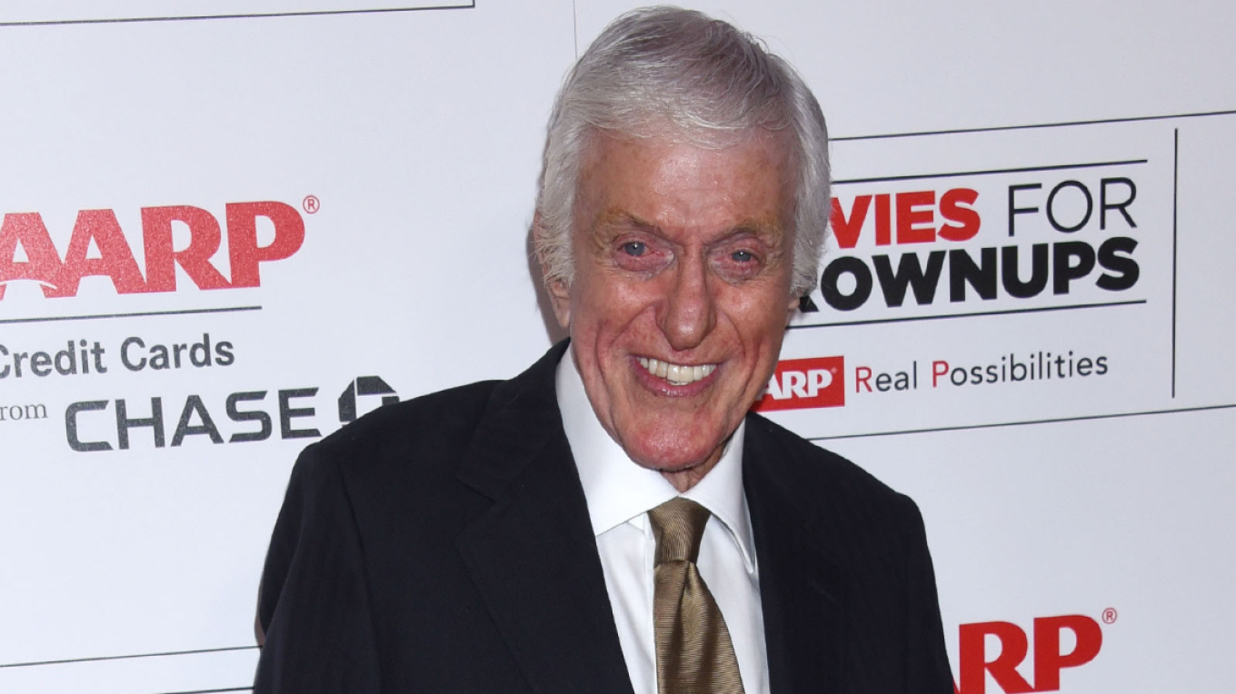 Ντικ Βαν Ντάικ: Λίγο πριν κλείσει τα 100 ο ηθοποιός μοιράζεται τις αλλαγές και τα μυστικά της μακροζωίας του