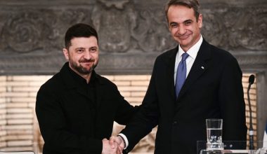 Σε αυτόν θα δώσει πολύτιμα ελληνικά όπλα η κυβέρνηση Μητσοτάκη: Στο 20% έπεσε η αποδοχή του Ζελένσκι στην Ουκρανία!