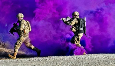 Bίντεο: Ρώσοι μαχητές αντιμετωπίζουν επιτυχώς FPV με καπνογόνα!