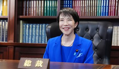 Η Ιαπωνία επιχειρεί αποκλιμάκωση της έντασης με την Κίνα: Στέλνει στο Πεκίνο ειδικό απεσταλμένο