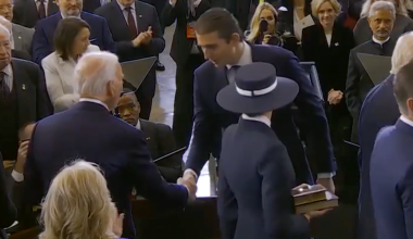 Τι ψιθύρισε ο Μπάρον Τραμπ στον Τζο Μπάιντεν μόλις έχασε τις εκλογές; – Ο αδερφός του Έρικ αποκαλύπτει (βίντεο)