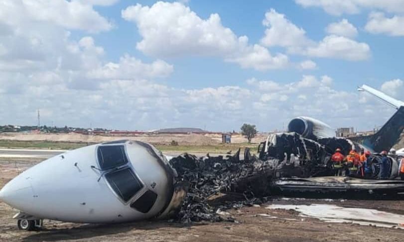 ΛΔ Κονγκό: Το αεροπλάνο του υπουργού Ορυχείων ξέφυγε του διαδρόμου προσγείωσης και έπιασε φωτιά (βίντεο)