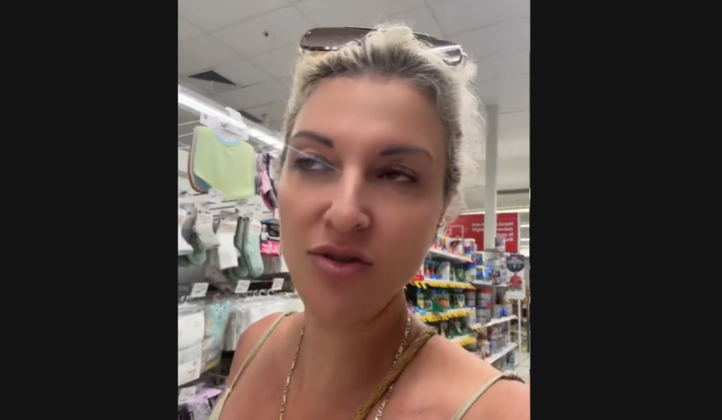 Ελληνοαυστραλή κατά των γυναικών που φορούν στενά ρούχα σε δημόσιους χώρους: «Βλέπουμε το σχήμα του κ@@@ σας»