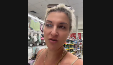 Ελληνοαυστραλή κατά των γυναικών που φορούν στενά ρούχα σε δημόσιους χώρους: «Βλέπουμε το σχήμα του κ@@@ σας»