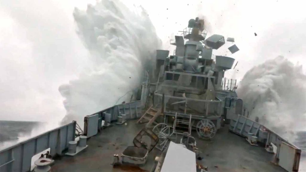 Βίντεο: Το υποβρύχιο «Uthaug» βύθισε την παροπλισμένη νορβηγική φρεγάτα «Τrondheim» στον Ατλαντικό Ωκεανό