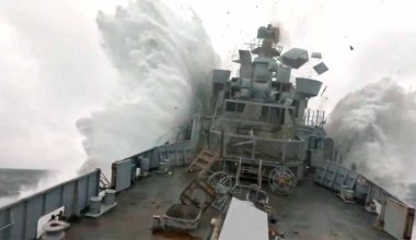 Βίντεο: Το υποβρύχιο «Uthaug» βύθισε την παροπλισμένη νορβηγική φρεγάτα «Τrondheim» στον Ατλαντικό Ωκεανό