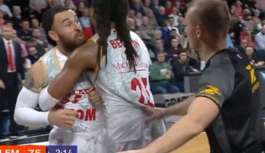 Μαινόμενος ο Μάικ Τζέιμς τα «έψαλλε» στους διαιτητές μετά την αποβολή του – Δείτε βίντεο