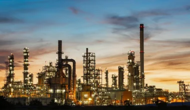 Oι τιμές των καυσίμων στις ΗΠΑ αυξήθηκαν από τις ουκρανικές επιθέσεις στα… ρωσικά διυλιστήρια