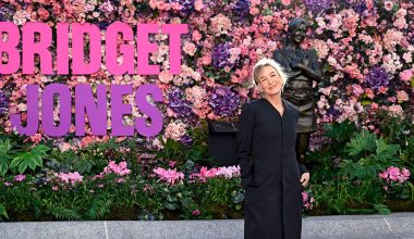 Το Λονδίνο τίμησε την Ρενέ Ζελβέγκερ στήνοντάς της άγαλμα ως… Μπρίτζετ Τζόουνς – Δείτε φωτογραφίες