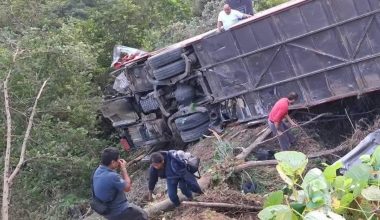 Φονικό τροχαίο στον Ισημερινό: 21 νεκροί και 40 τραυματίες μετά την πτώση λεωφορείου σε γκρεμό