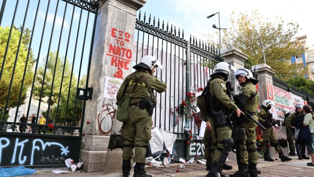 Πολυτεχνείο: Έντεκα συλλήψεις κατά τη διάρκεια συγκέντρωσης – Με ναρκωτικά και σφυρί βρέθηκε ένας εξ αυτών