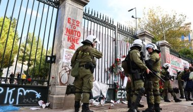 Πολυτεχνείο: Έντεκα συλλήψεις κατά τη διάρκεια συγκέντρωσης – Με ναρκωτικά και σφυρί βρέθηκε ένας εξ αυτών