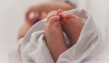 Ταϊλάνδη: Νεογέννητο βρέφος βρέθηκε ζωντανό μέσα σε καζανάκι τουαλέτας! – Πώς το έσωσε καθαρίστρια (φώτο)