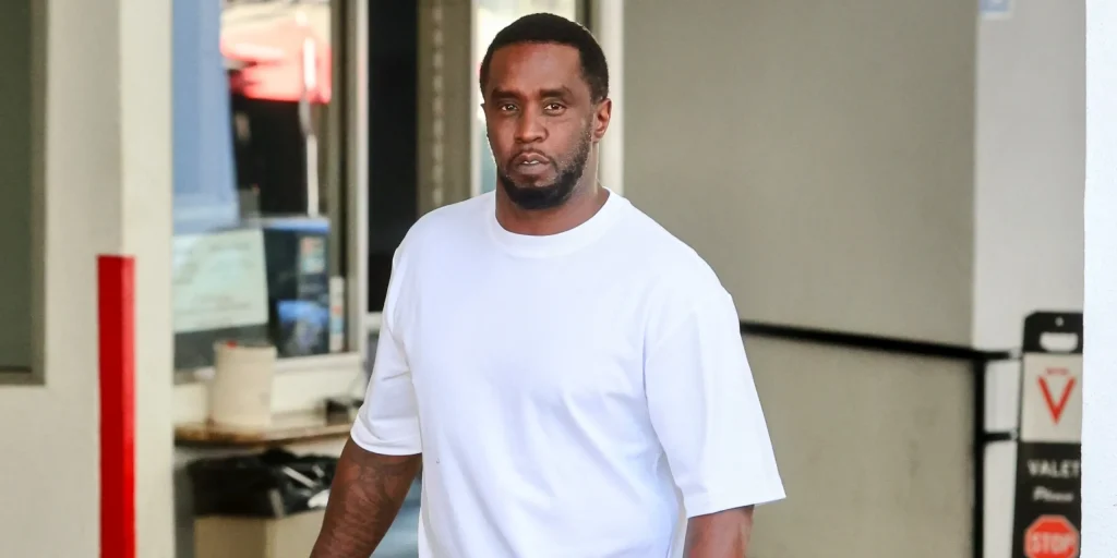 Νέες κατηγορίες για τον ράπερ Diddy: Φέρεται να αυνανίστηκε μπροστά σε μουσικό του παραγωγό – «Δεν σταματούσε»