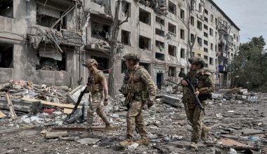 Βίντεο: Η στιγμή που Ρώσοι εντοπίζουν Ουκρανούς στρατιώτες με πολιτικά ρούχα στο Ποκρόβσκ