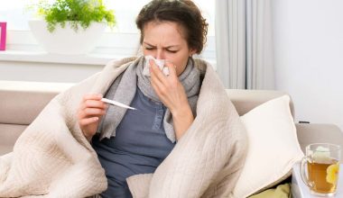 Αναλυτικός οδηγός από τον ΕΟΔΥ για την εποχική γρίπη: Τα συμπτώματα και πόσες μέρες μεταδίδεται