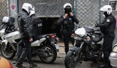 Για ένα κράνος ανήλικοι ξυλοκόπησαν άγρια έναν 16χρονο σε σχολείο του Ηρακλείου
