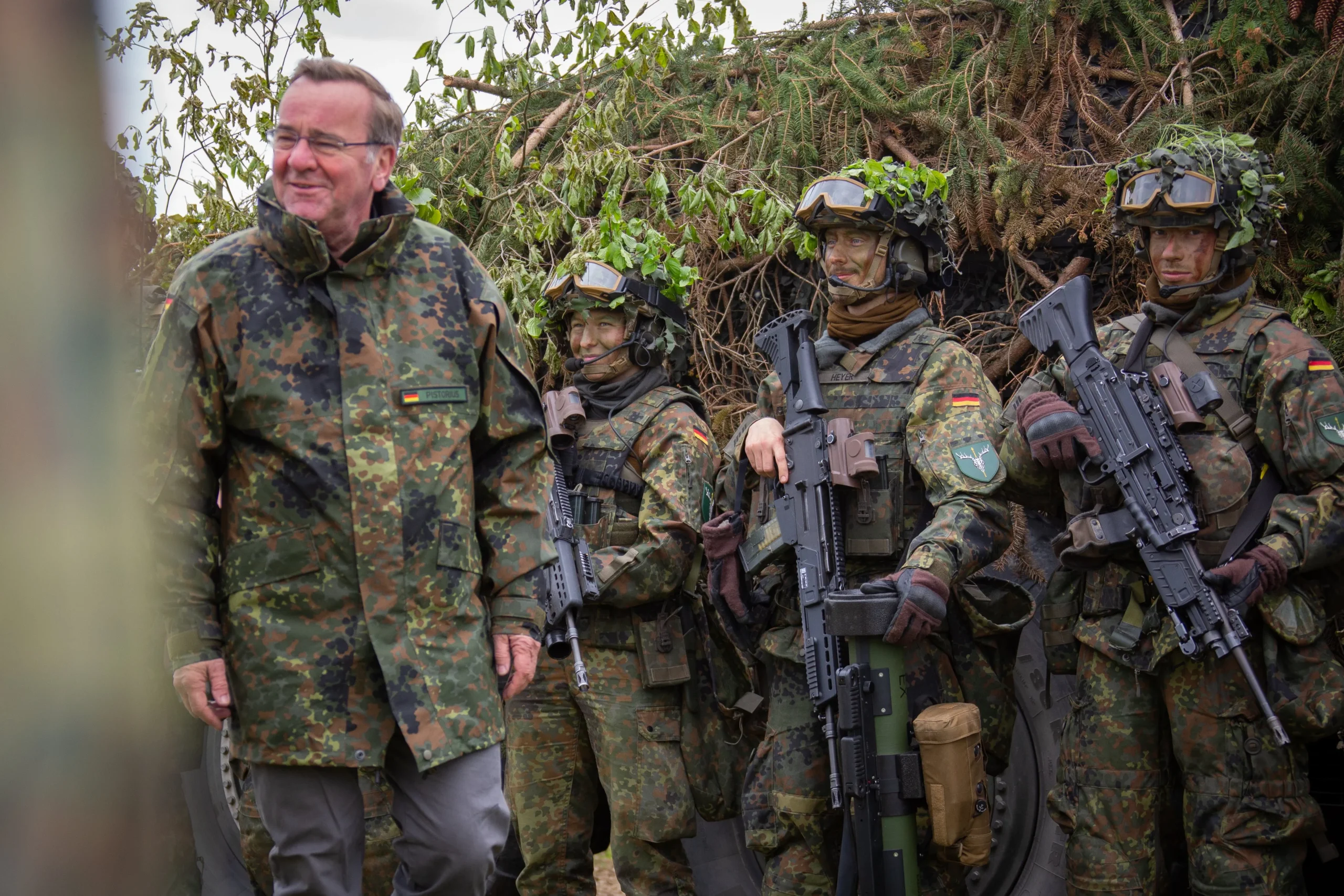 Ο Γερμανός ΥΠΑΜ εξήγησε γιατί είναι ανώφελο να αποθηκεύονται τα drones – Τι είπε για την Ρωσία