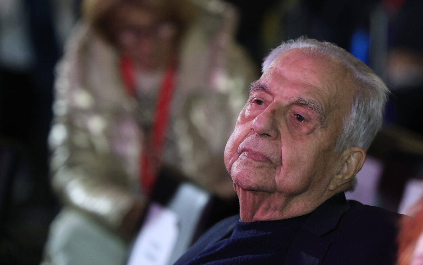 Η Βουλή κράτησε ενός λεπτού σιγή στη μνήμη του Αλέκου Φλαμπουράρη