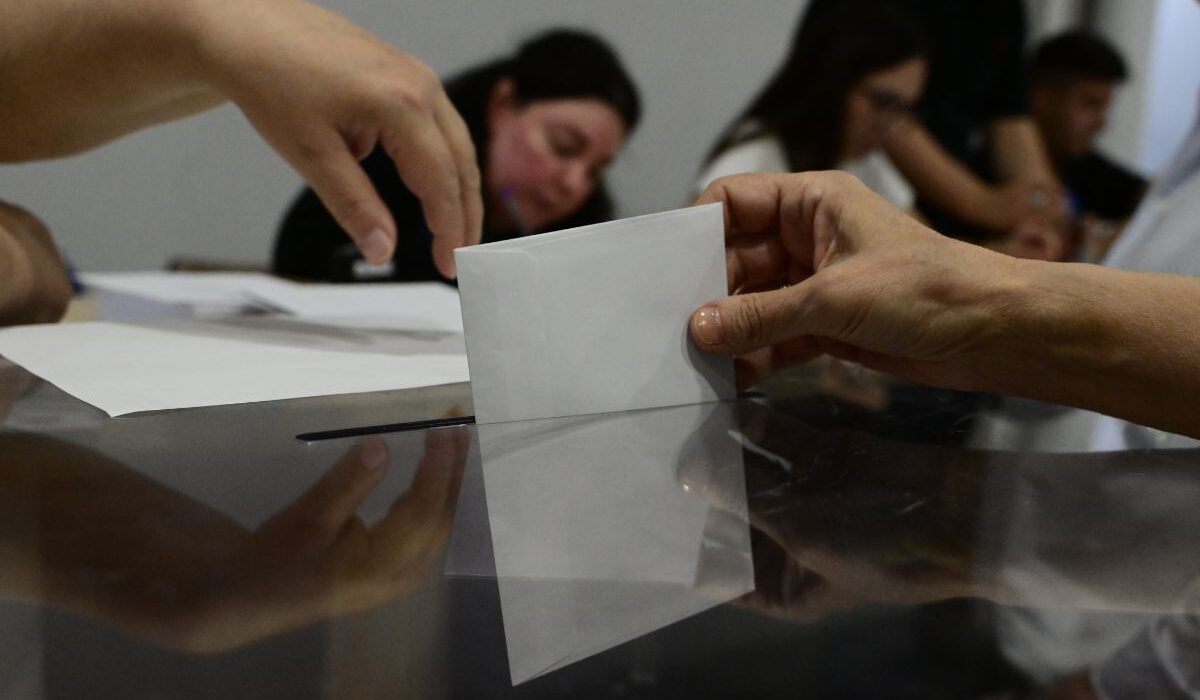 Pulse: Mικρή άνοδος για τη ΝΔ – Η ακρίβεια και το σκάνδαλο του ΟΠΕΚΕΠΕ απασχολούν έντονα την κοινή γνώμη