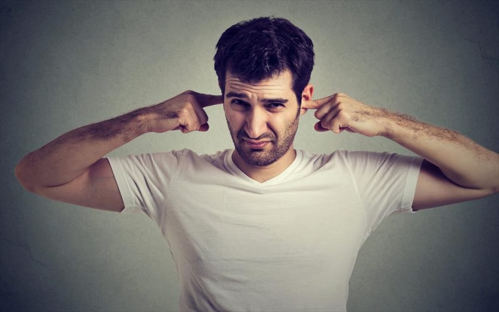 «Hum»: O περίεργος ήχος που μπορεί να ακούσει μόνο το 2-4% του παγκόσμιου πληθυσμού (βίντεο)