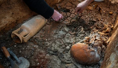 Ουγγαρία: Ανακαλύφθηκε καλά διατηρημένη ρωμαϊκή σαρκοφάγος στην Βουδαπέστη – Δείτε εικόνες
